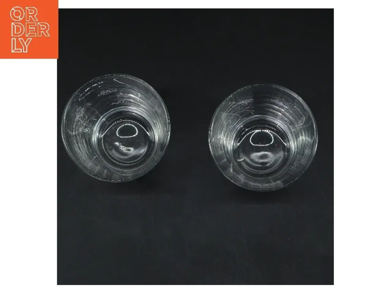 Billede 2 - To glas med tegning (str. 2 stk Ø 8,5 cm højde 9 cm)