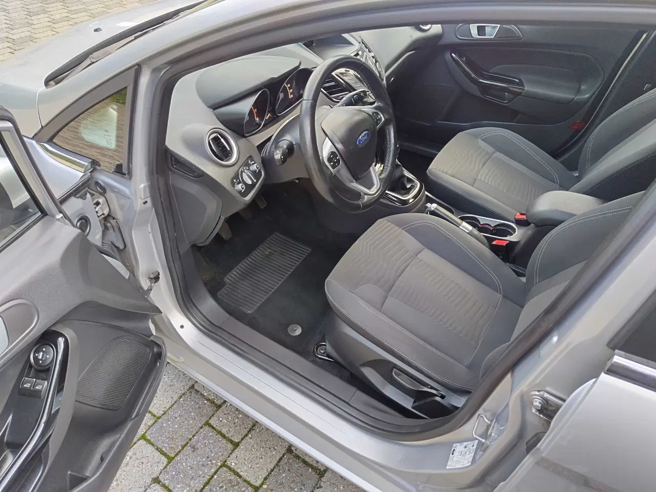 Billede 5 - Ford Fiesta 2013 Faciliteter model med Med lys.