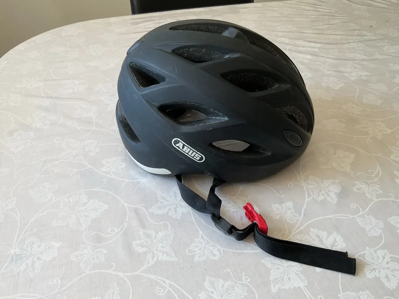 Billede 3 - Abus cykelhjelm sælges