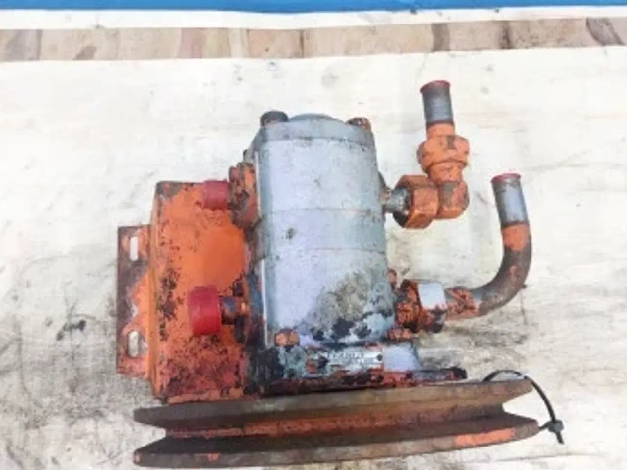 Billede 2 - Dronningborg D1200 Olie pump og remskive 28711177