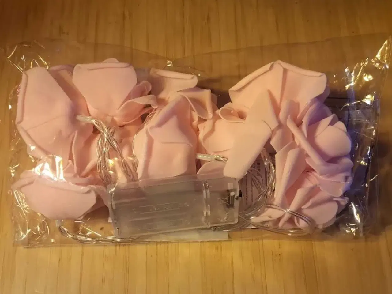 Billede 1 - Lyskæde Med Lyserøde Roser