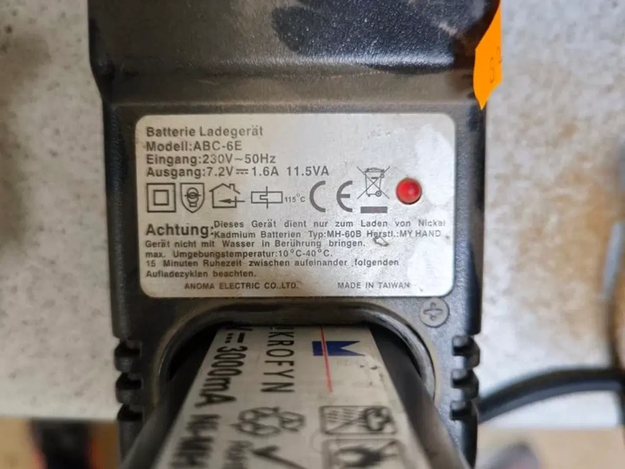 Billede 2 - Lader til ABC-6 batterier, inkl. 1 batteri