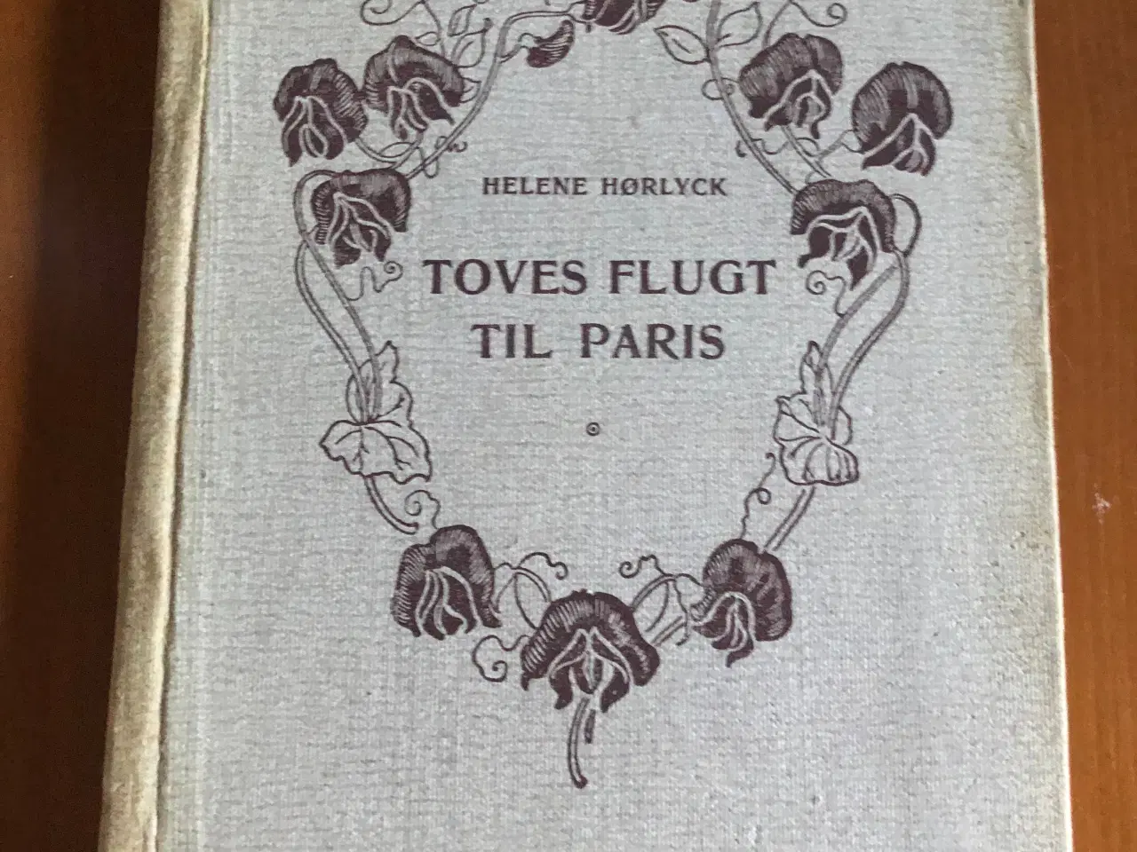 Billede 1 - Bog: Toves flugt til Paris af Helene Hørlyck