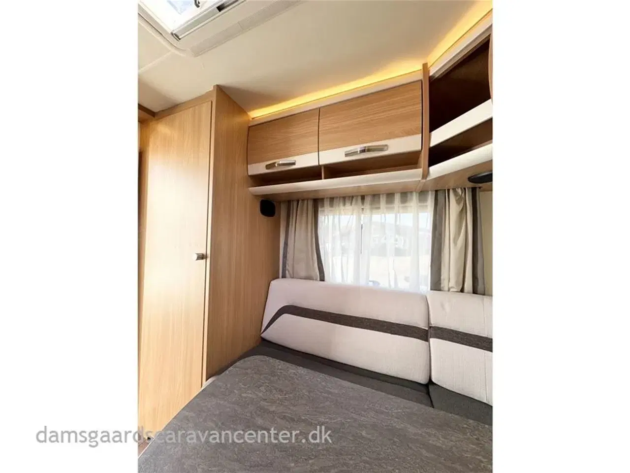 Billede 11 - 2018 - Knaus Südwind Silver Selection 420 QD   Dobbeltseng-Gulvtemp.-Mover-Telt