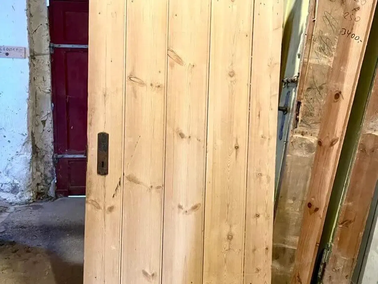 Billede 1 - Original stalddør m. rude, u. karm