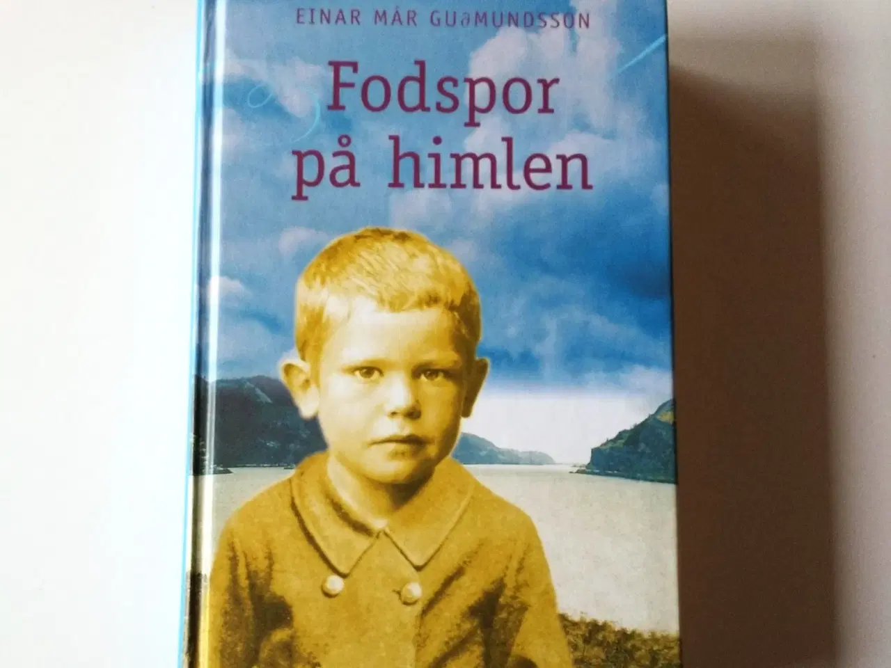 Billede 1 - Fodspor på himlen. Af Einar Már Guðmundsson