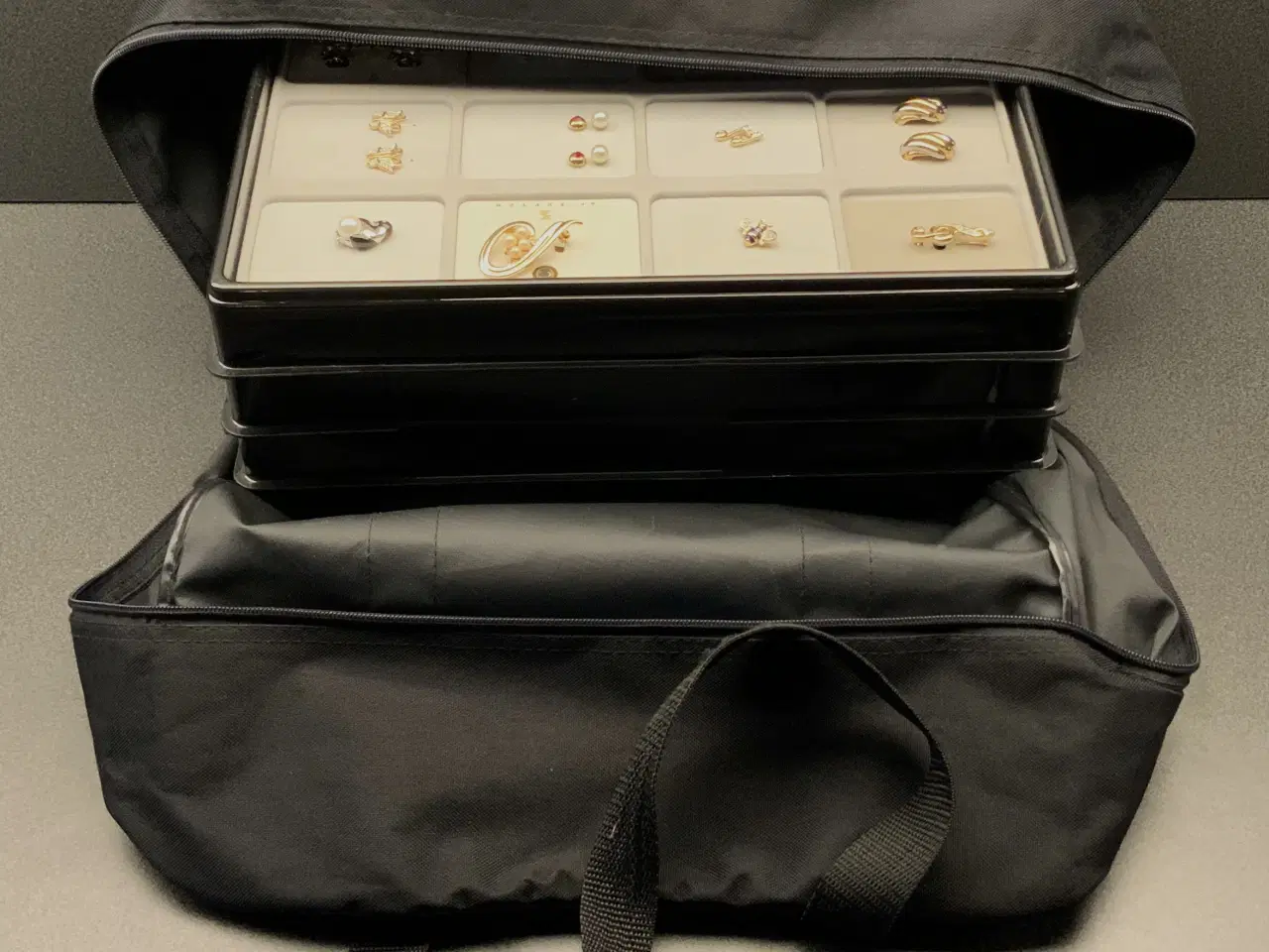 Billede 8 - Præsentationsbakker til smykker med taske.