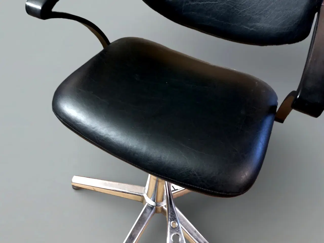 Billede 11 - Frisørstol i industrielt design – højdejusterbar