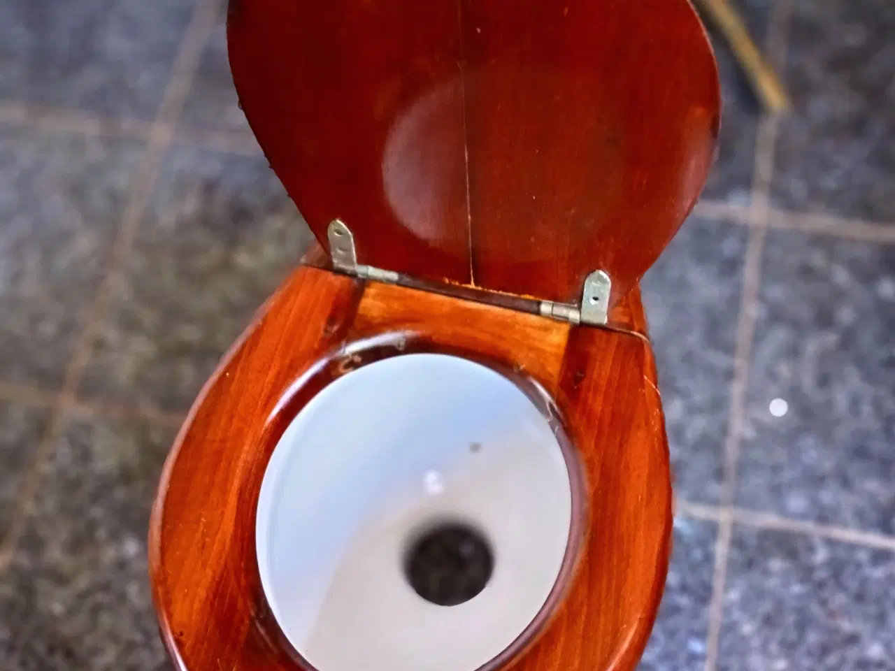 Billede 1 -  Båd nostalgi! Porcelænstoilet med mahogni bræt!