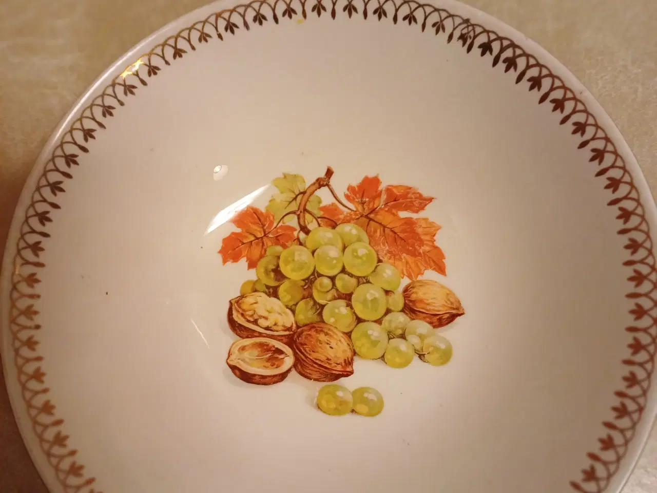 Billede 2 - Skåle / dybe tallerkener med frugt / nøddemotiver