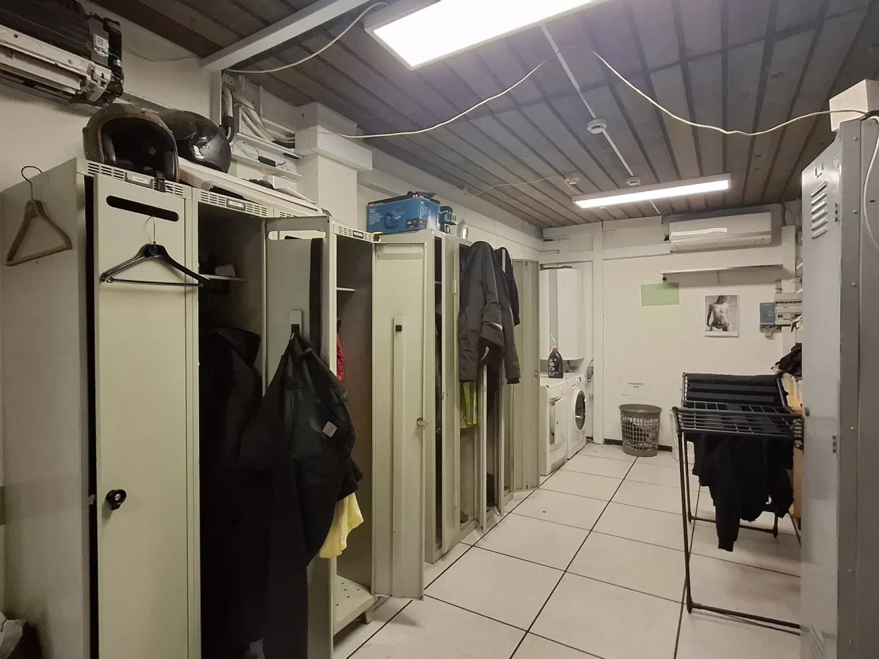 Billede 15 - Autoværksted. værksted eller Lager. Stort udeareal til præsentation af biler