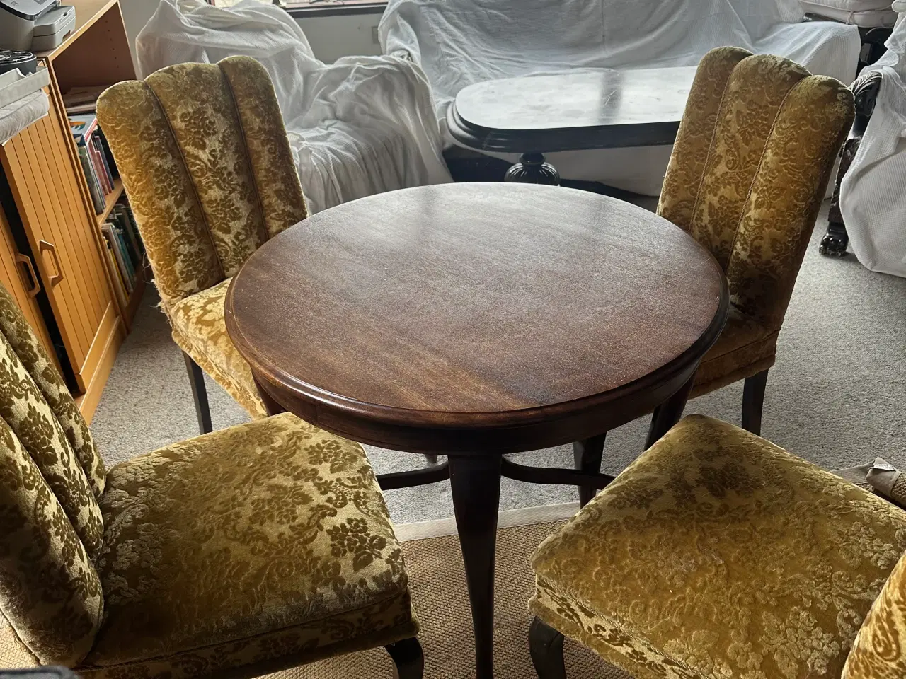 Billede 1 - Antikt spisebord med 4 polstrede stole 