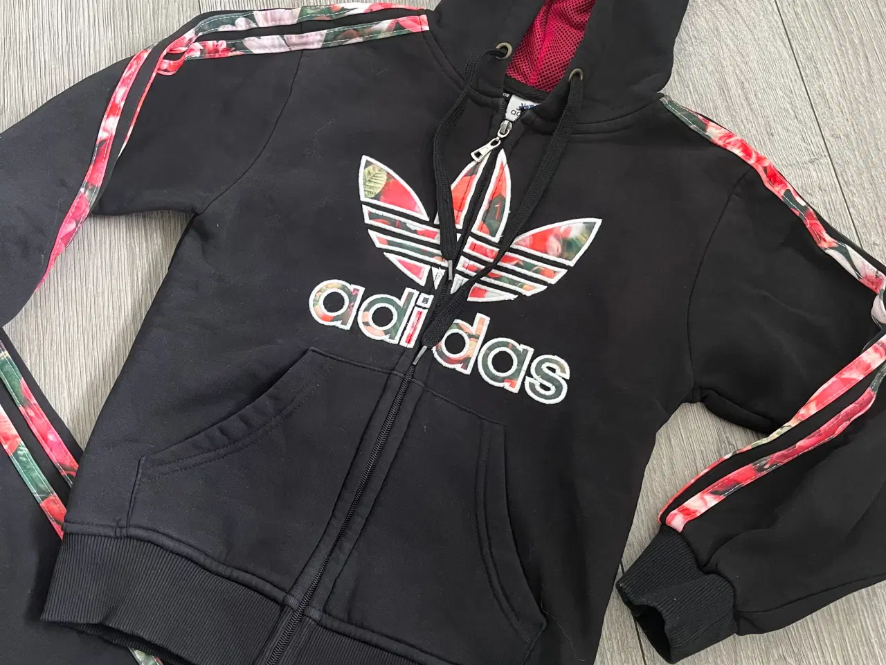 Billede 2 - Adidas sæt str. 152/158