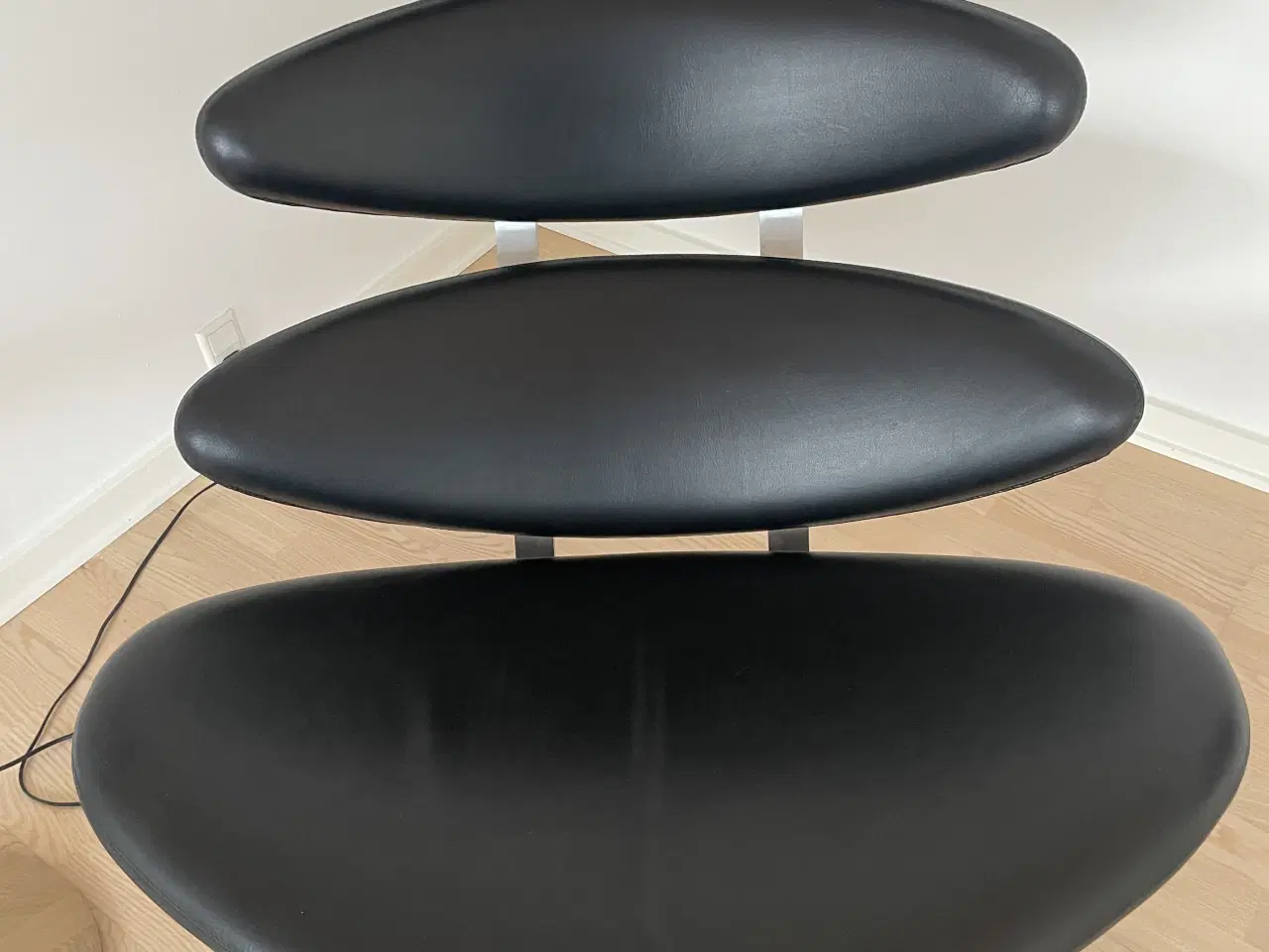 Billede 2 - Klassisk Corona EJ5 stol og skammel