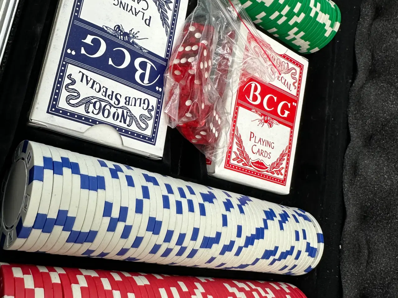 Billede 5 - Pokerchips sæt m. tilbehør i alukuffert
