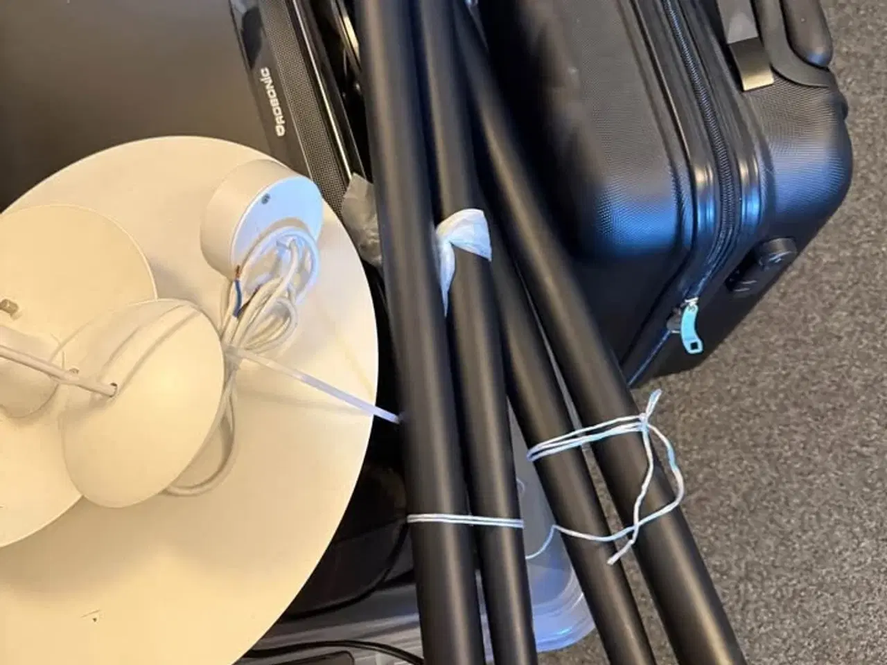 Billede 3 - Spisebord + 4 stole