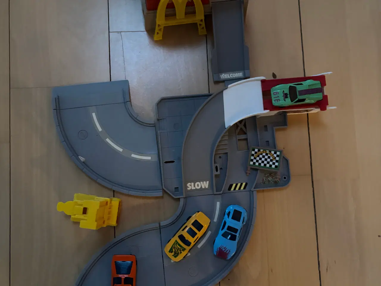 Billede 5 - McDonald’s Legetøjsbane med Masser af Biler