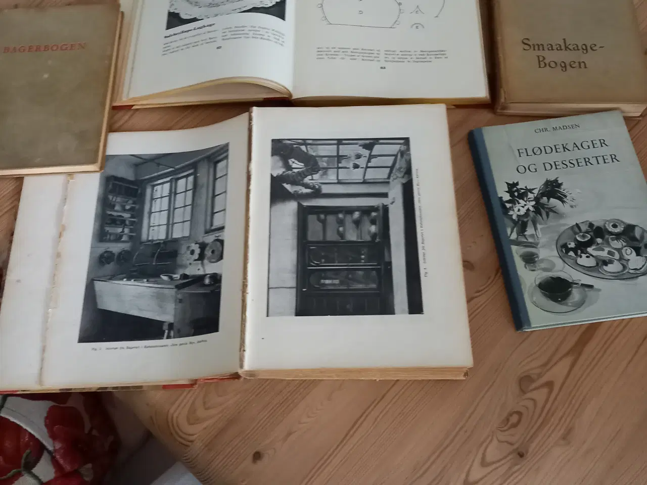 Billede 2 - Antikke bagebøger med historier og opskrifter. 