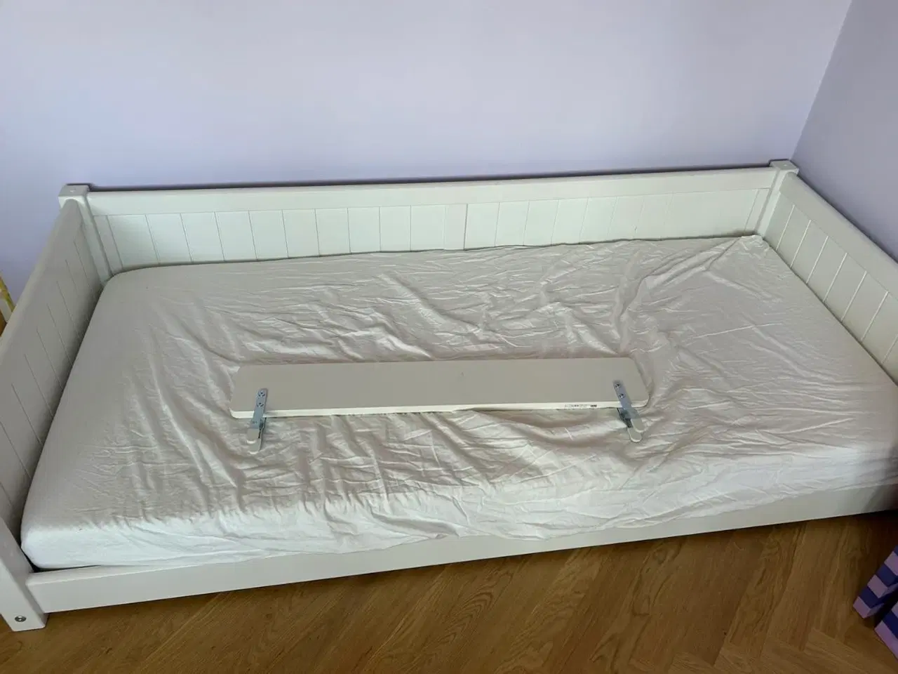 Billede 2 - Hvid seng inkl madras 