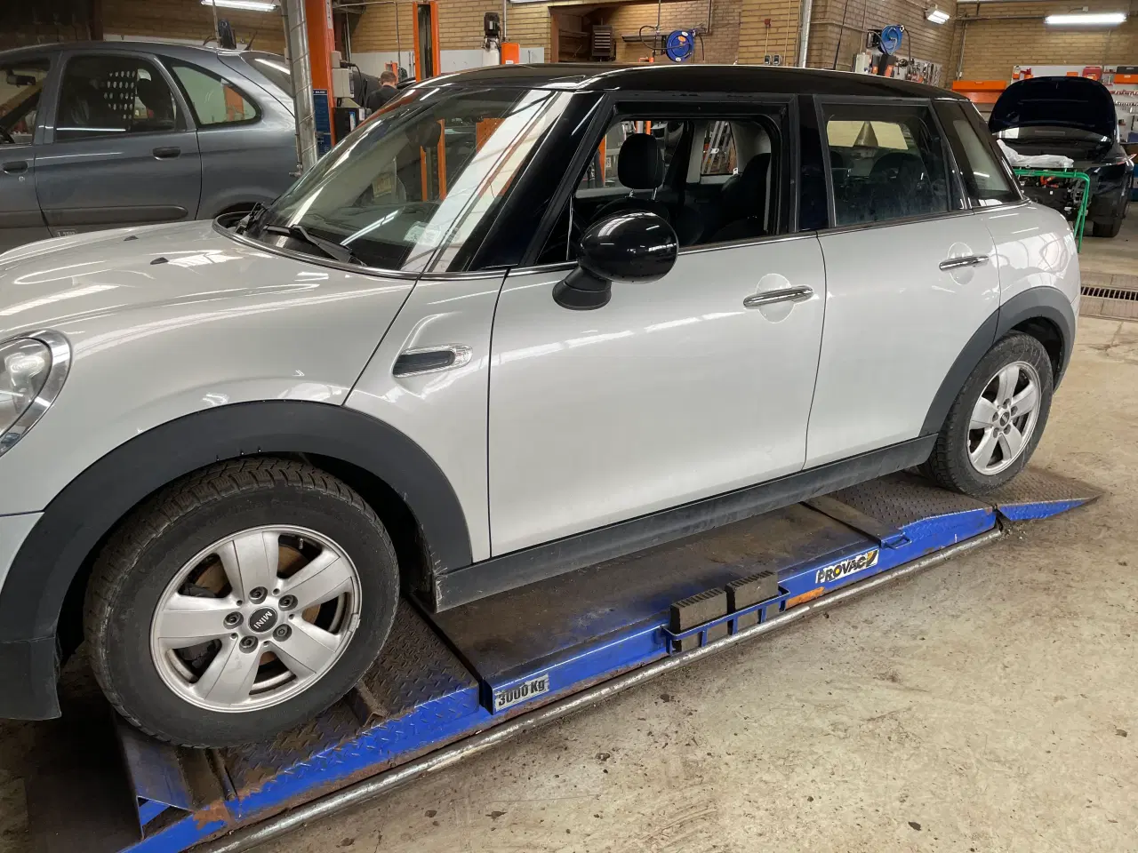 Billede 4 - Fin bil, udstyrsmodel med stort sol/glastag.