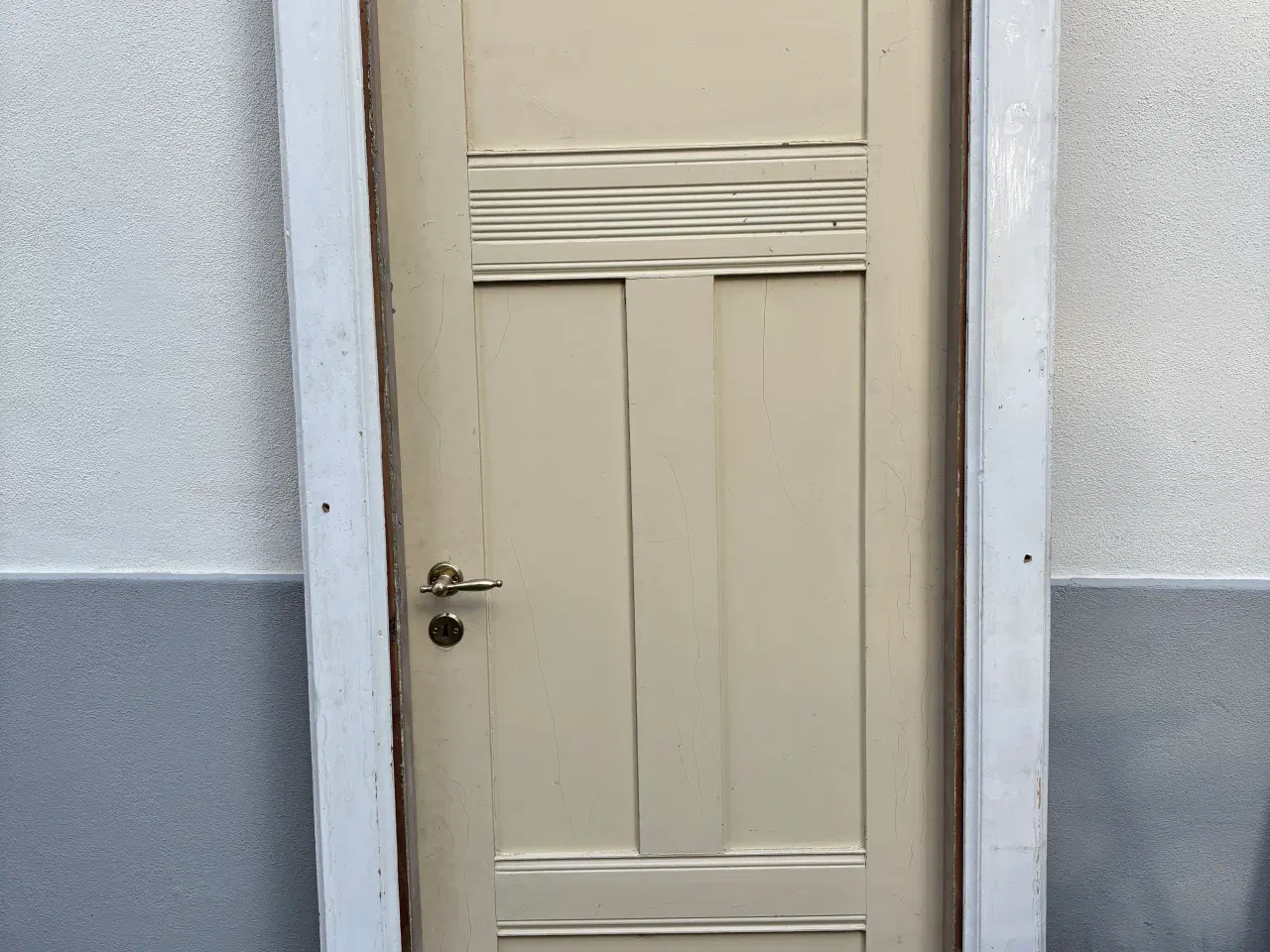 Billede 1 - Fin gammel dør med fyldninger