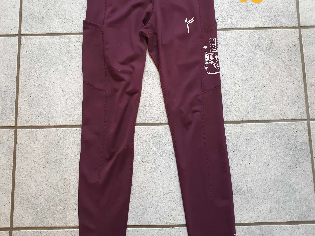 Billede 3 - Blande træningstøj str S-M 