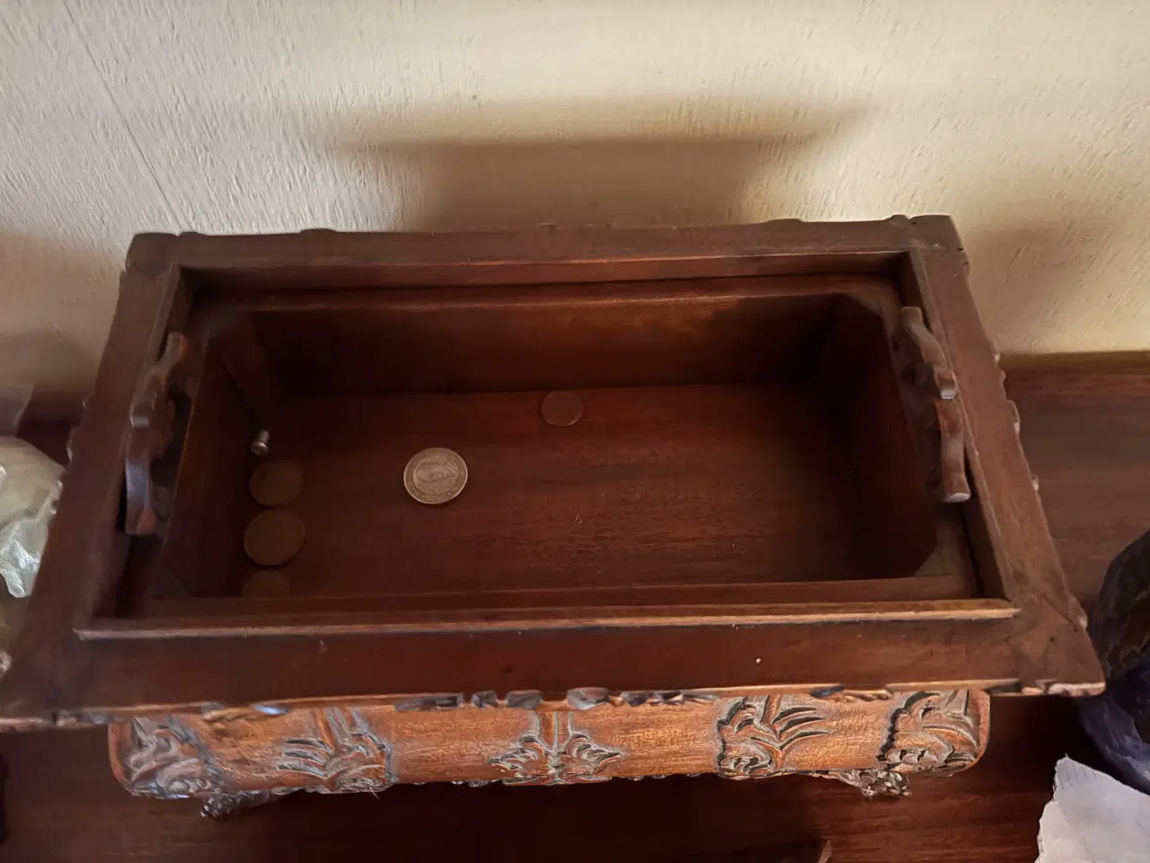 Billede 3 - Håndskåret trækiste/smykkeskrin