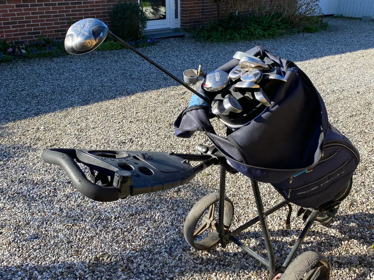 Billede 3 - Golfbag med bolde, drivere og køller og vogn
