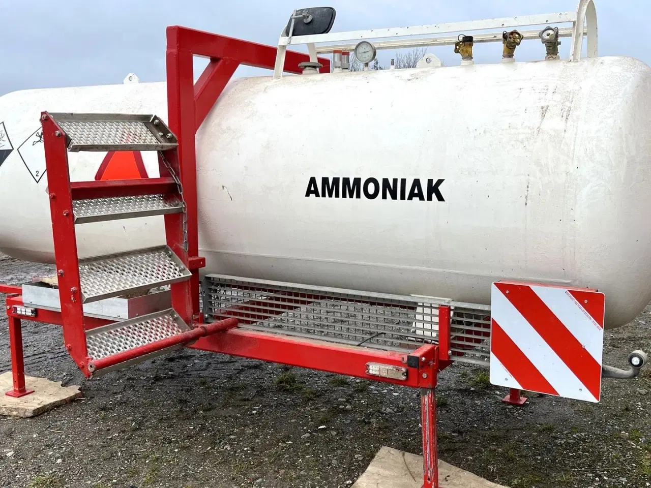 Billede 2 - Dalsø 2500 Kg traktor tank 3 punkt 4650 liter + pumpe + flowmåler