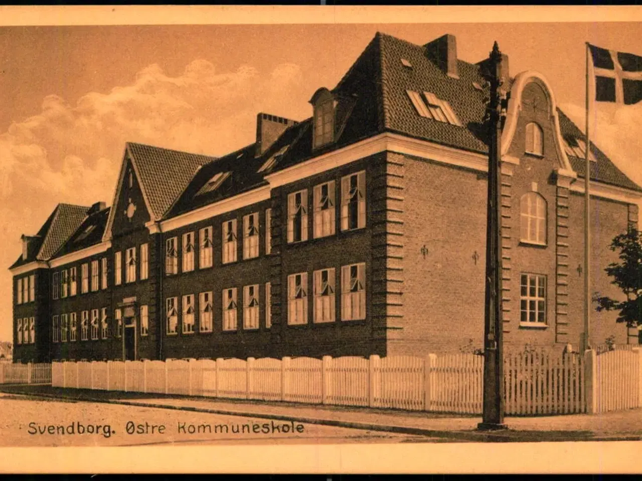Billede 1 - Svendborg - Østre Kommuneskole - Stender 41383 - Ubrugt