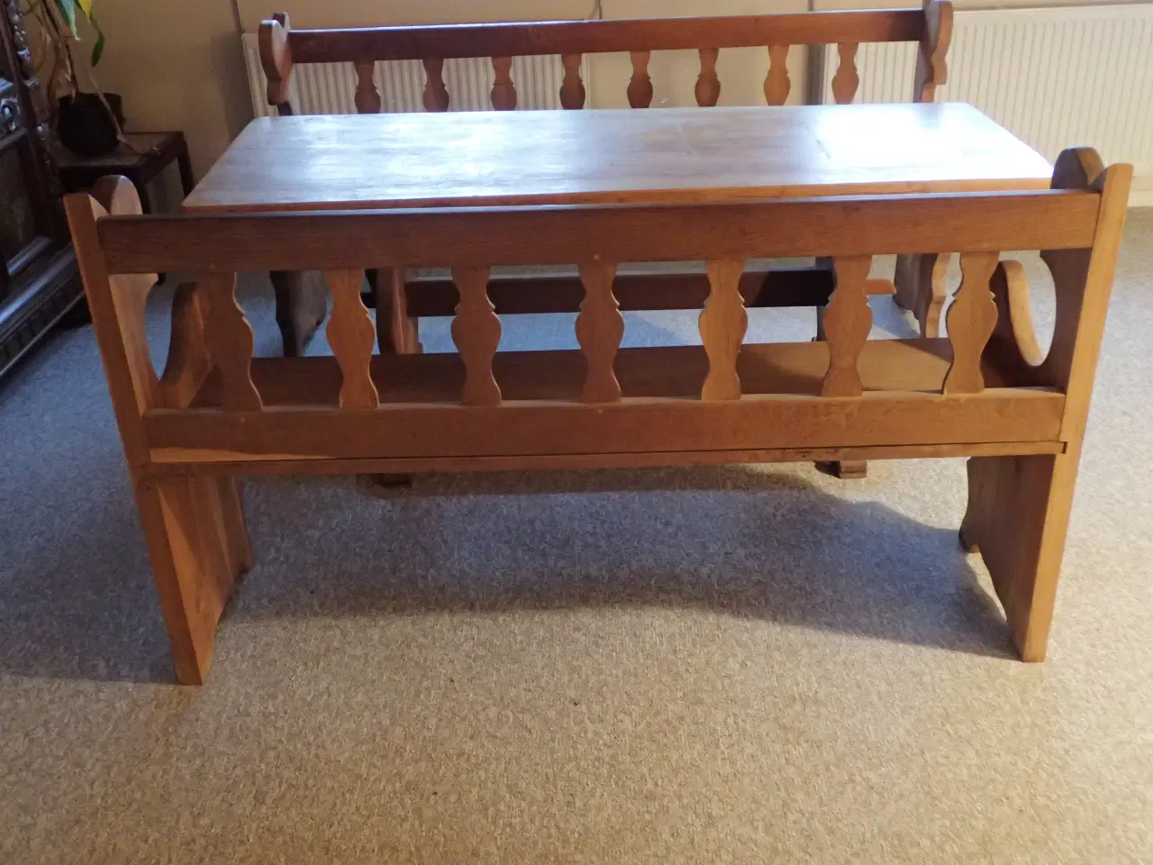 Billede 3 - Plankebord og bænke i massivt rustikt Egetræ.