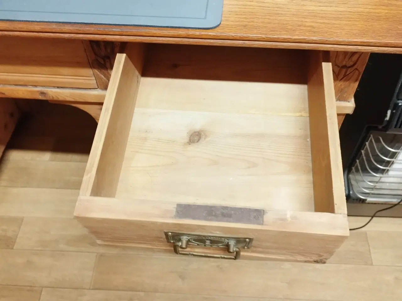 Billede 4 - Skrivebord til salg