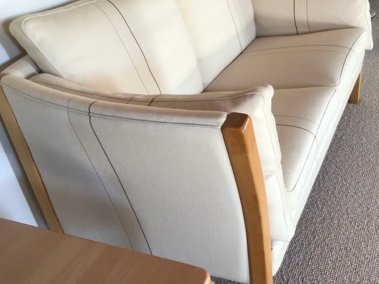 Billede 5 - 2 personers sofa i gråhvid grønlandsk uld 