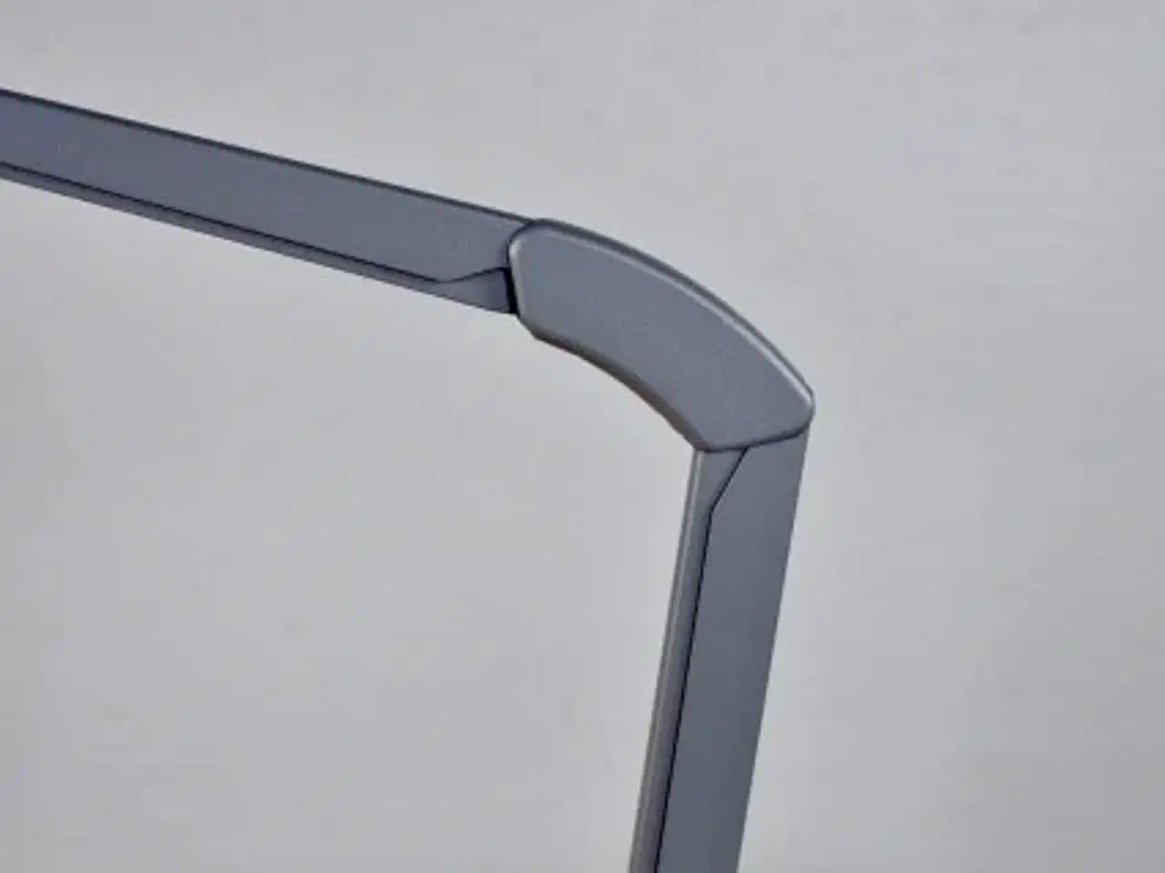 Billede 5 - Luxo ovelo bordlampe i grå med bordklemme