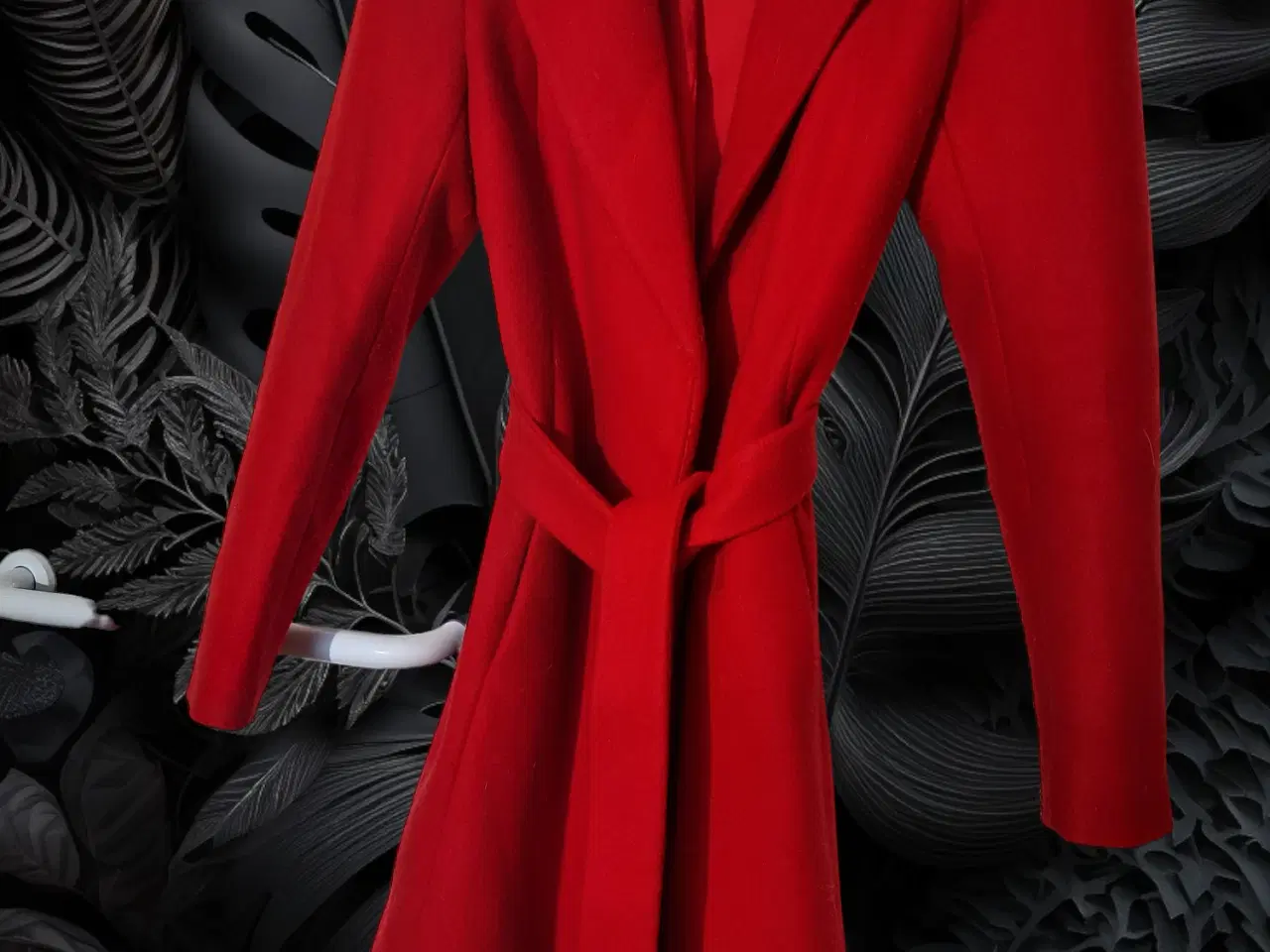 Billede 1 - rød frakke med uld str M