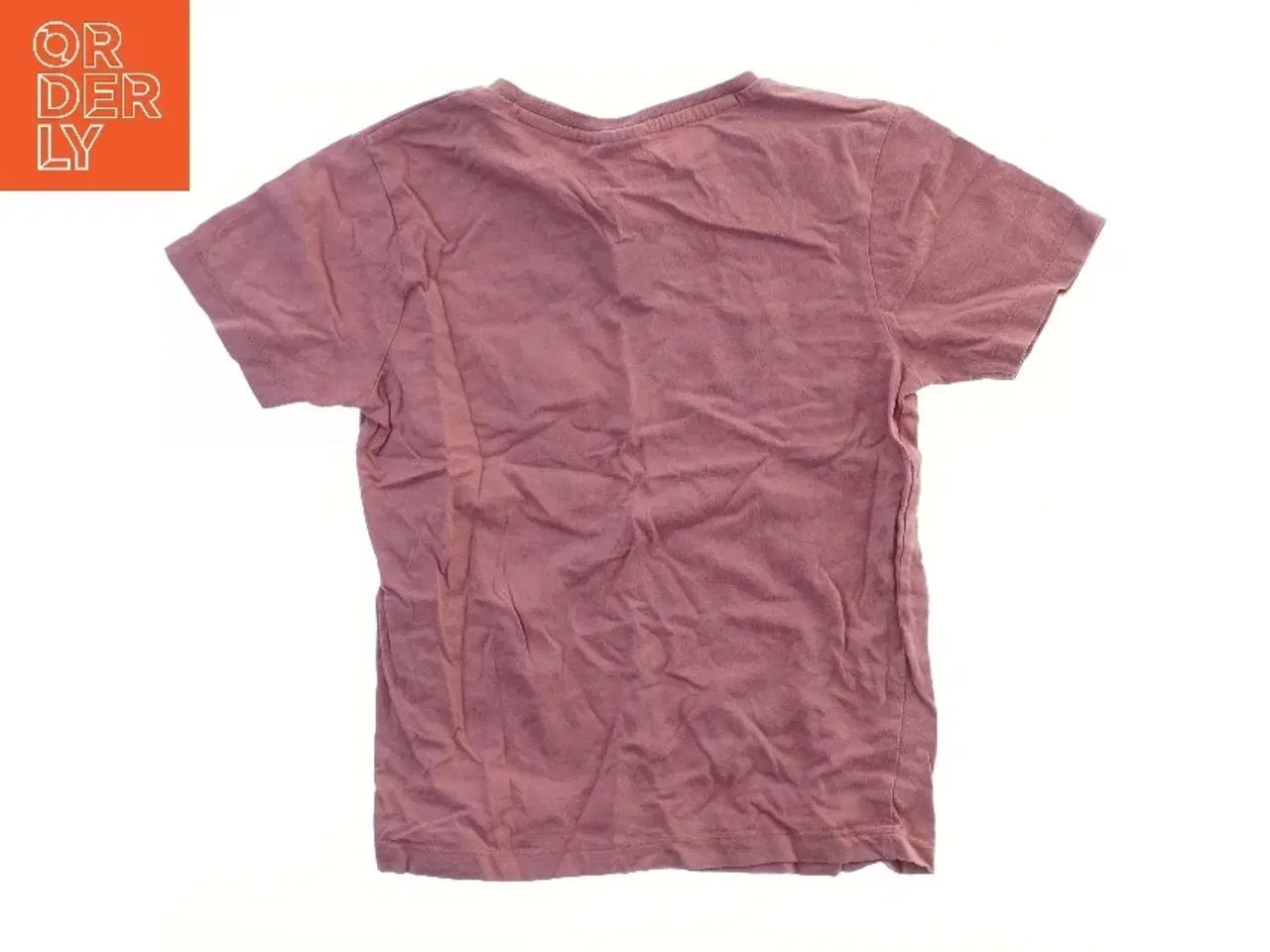 Billede 2 - T-shirt med tekst fra Hummel (str. 122)