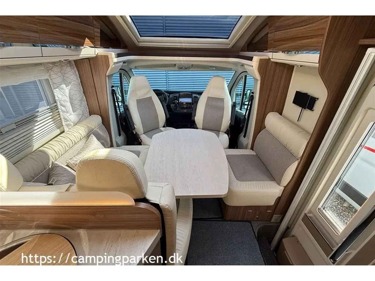 Billede 3 - 2022 - Euramobil Profila T 720 EB   En ægte tysk luksusvogn fra Euramobil. Lækkert interiør i klassiske farver og høj materiale kvalitet