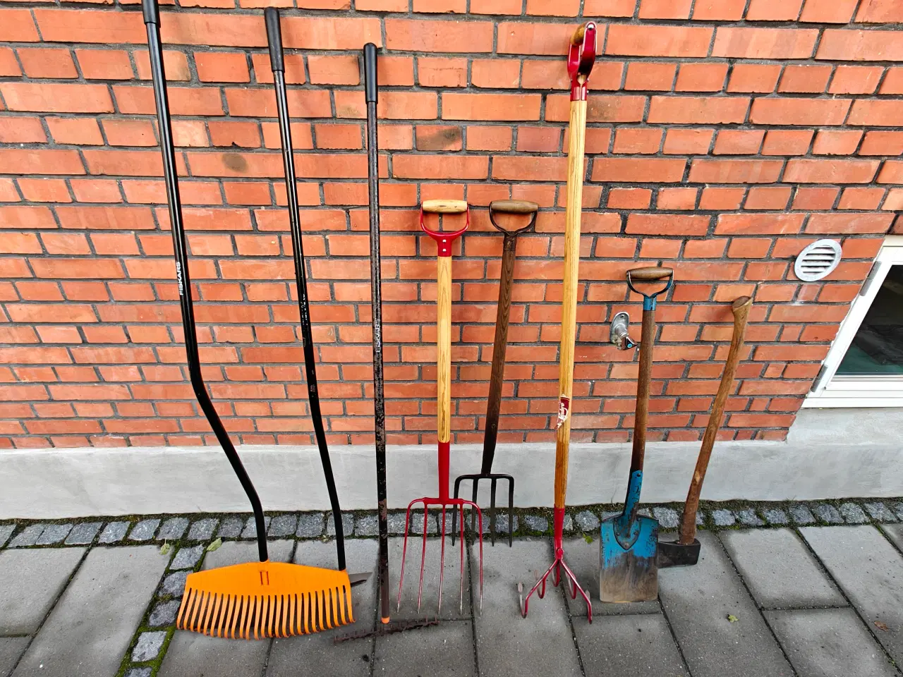 Billede 1 - Sæt med 8 stk. haveredskaber
