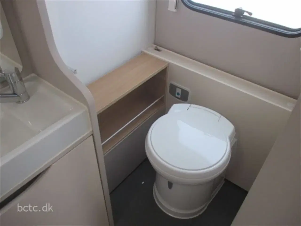 Billede 13 - 2022 - Adria Adora 613 HT Alde MASSER AF UDSTYR