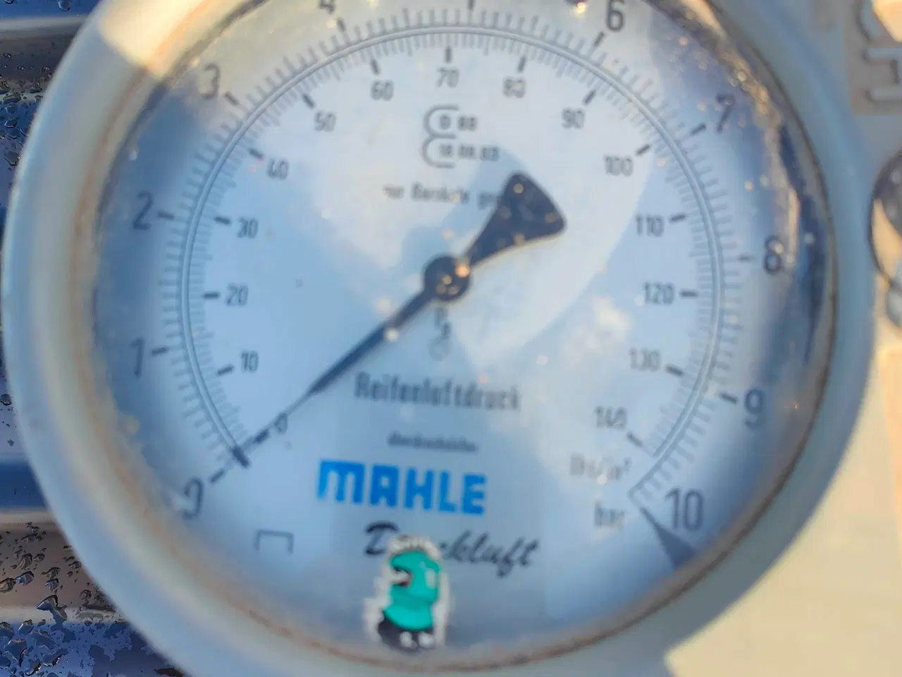 Billede 2 - Dæk fylder trykmåler 