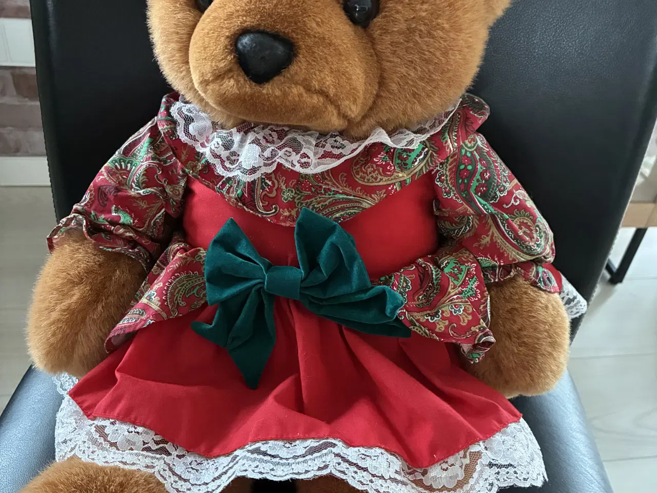 Billede 2 - 2 store bamser med tøj