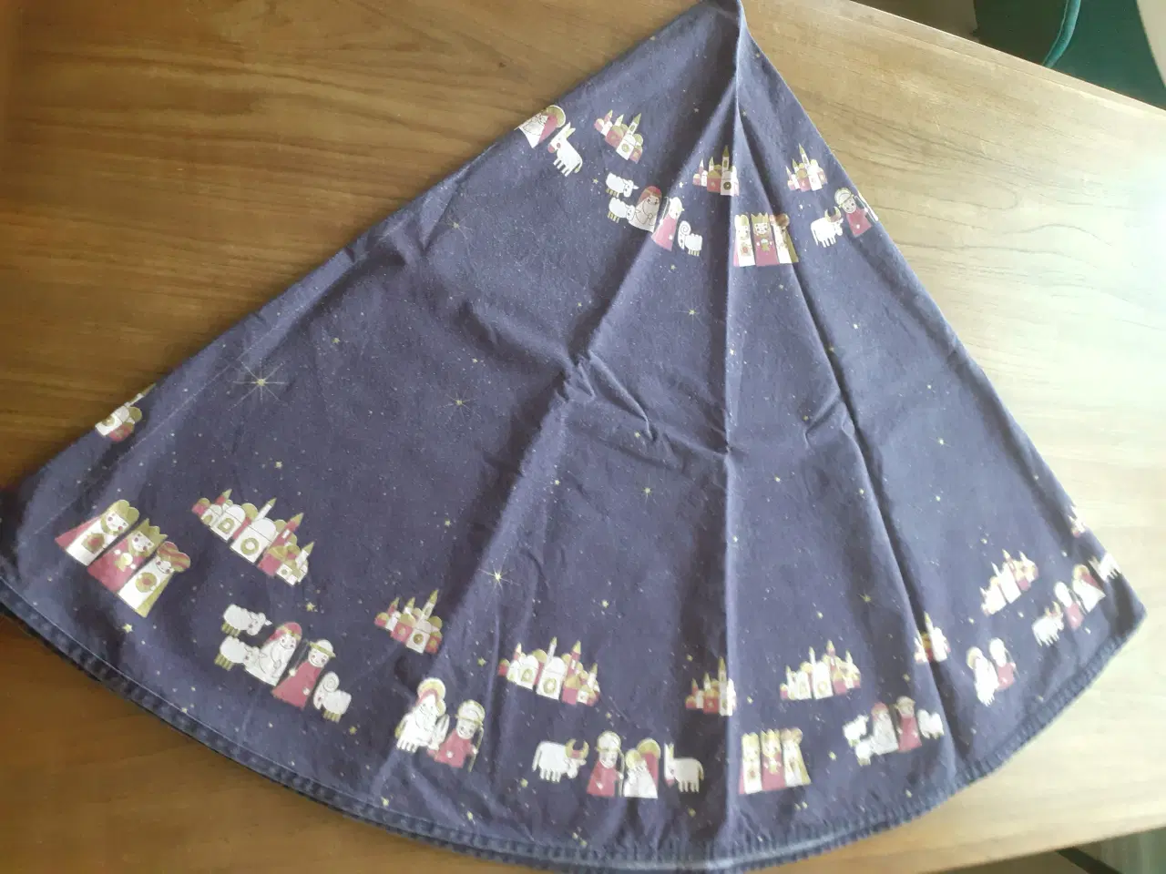 Billede 8 - SØDAHL "Bethlehem" - stor rund lilla dug fra 1992