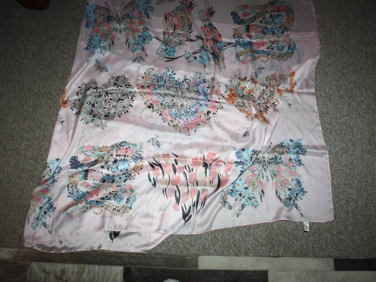 Billede 5 - Dansk Smykkekunst tørklæde / pareo 176 cm x 91 cm