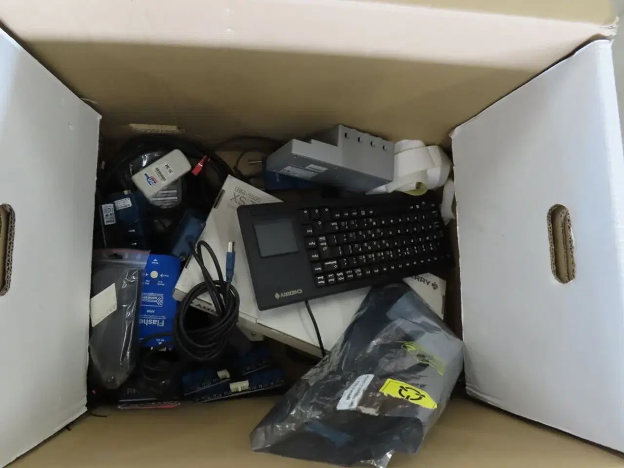 Billede 27 - Palle med rester fra TC ELECTRONIC