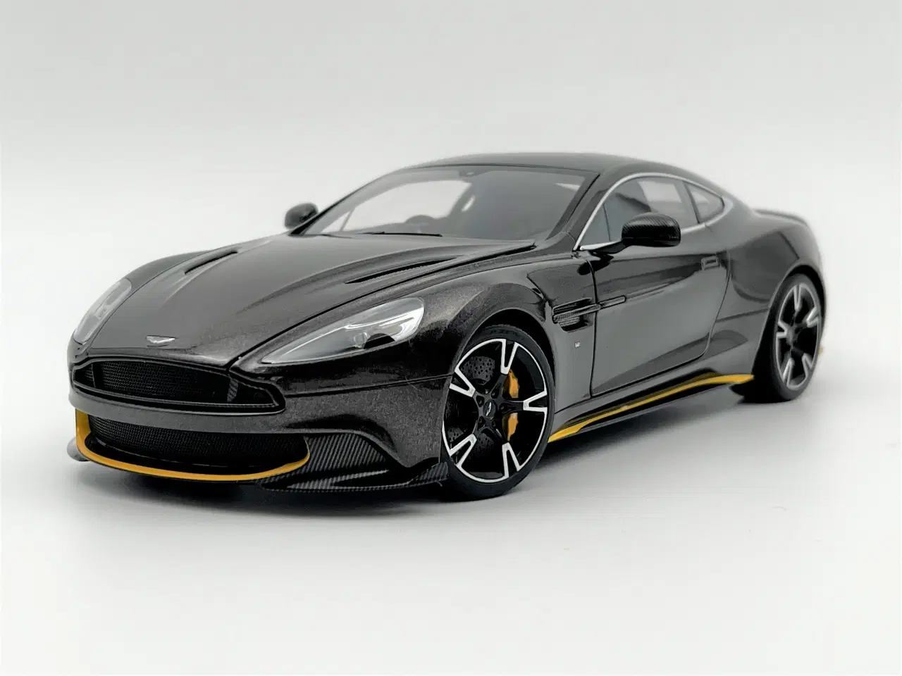 Billede 2 - 2017 Aston Martin Vanquish S AUTOart - 1:18 