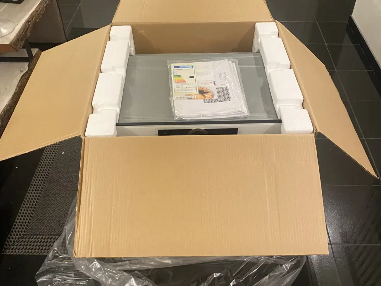 Billede 13 - Bosch indbygningsovn HBG676EW1