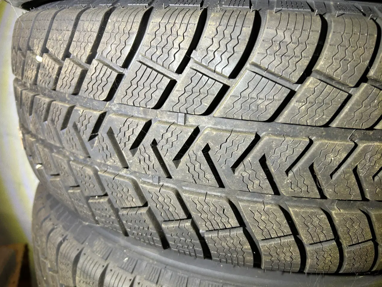 Billede 2 - Dæk til Nissan Navara 