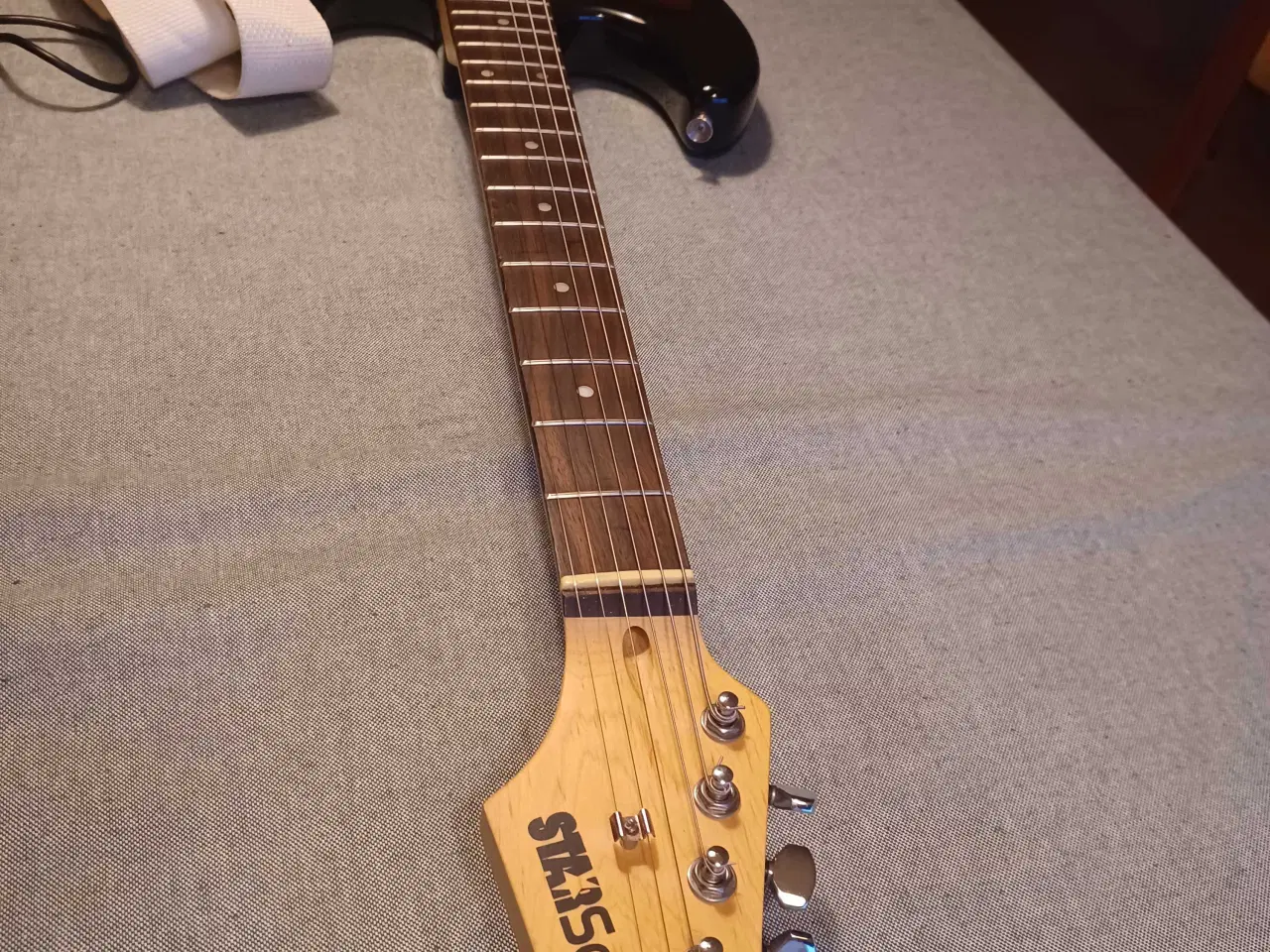 Billede 4 - Starsound elguitar + forstærker – komplet begynder