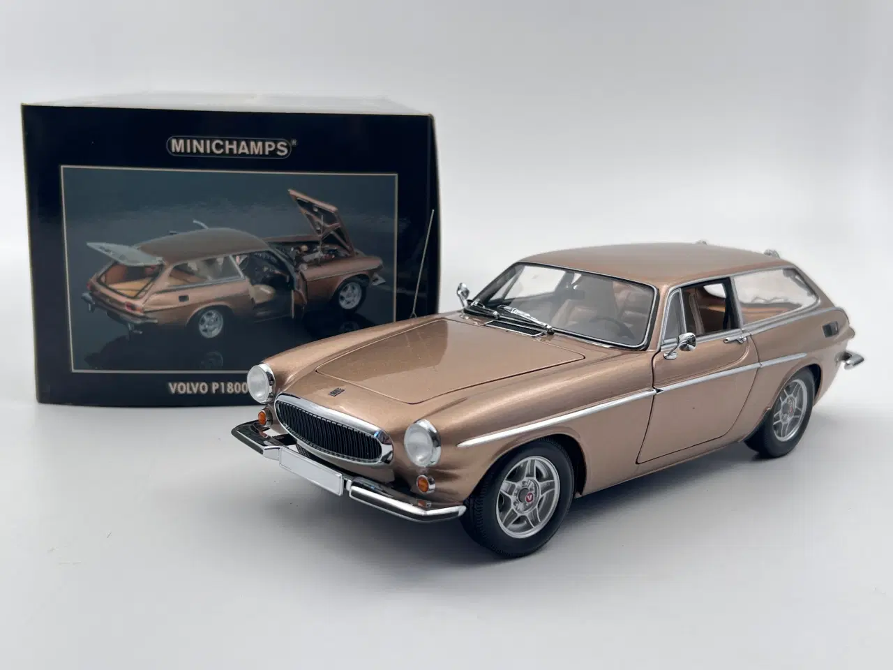 Billede 1 - 1971 Volvo P1800 ES - MINICHAMPS - 1:18