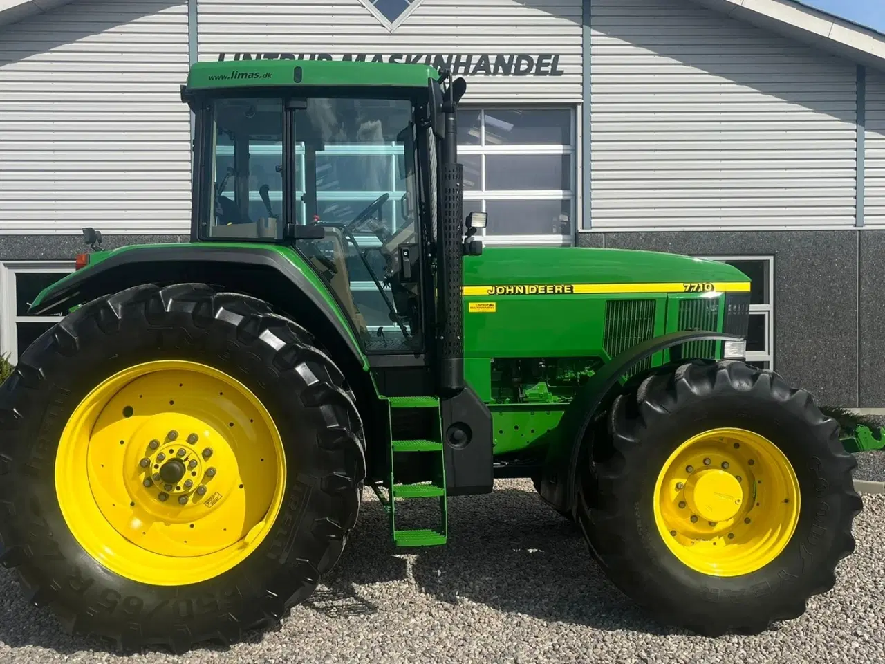 Billede 8 - John Deere 7710 8.1L motor, store hjul og frontlift. En ejeres velholdt gård traktor.